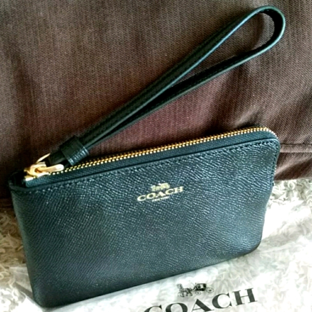 NWT Coach Black Pebbled Leather Wristlet - Picture 3 of 8